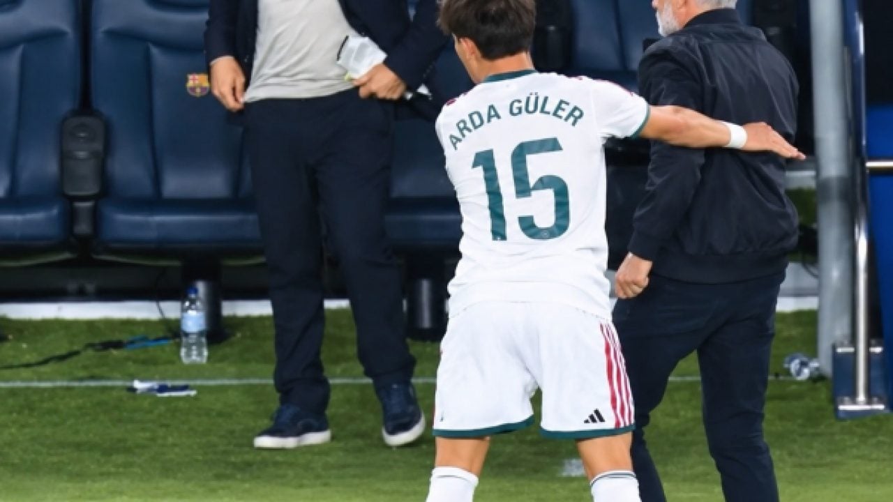 Foto - Tüm dünya bunu konuşuyor: El Clasico'da Arda Güler'den Mourinho'ya olay müdahale!