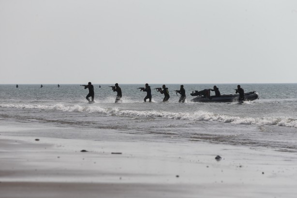 Foto - Tüm dünya oraya kilitlendi! İran resmen başlattı