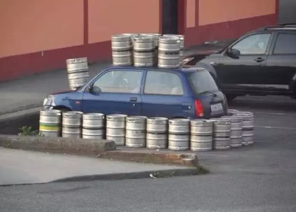 Foto - Tüm dünyadan çarpıcı kareler! Arabayı yanlış park etmenin bedeli