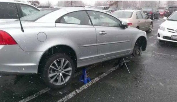 Foto - Tüm dünyadan çarpıcı kareler! Arabayı yanlış park etmenin bedeli