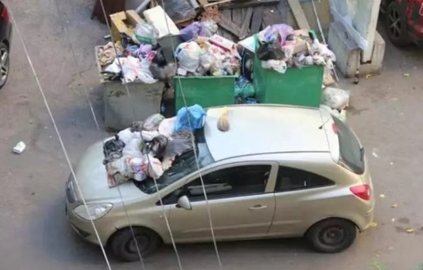 Foto - Tüm dünyadan çarpıcı kareler! Arabayı yanlış park etmenin bedeli