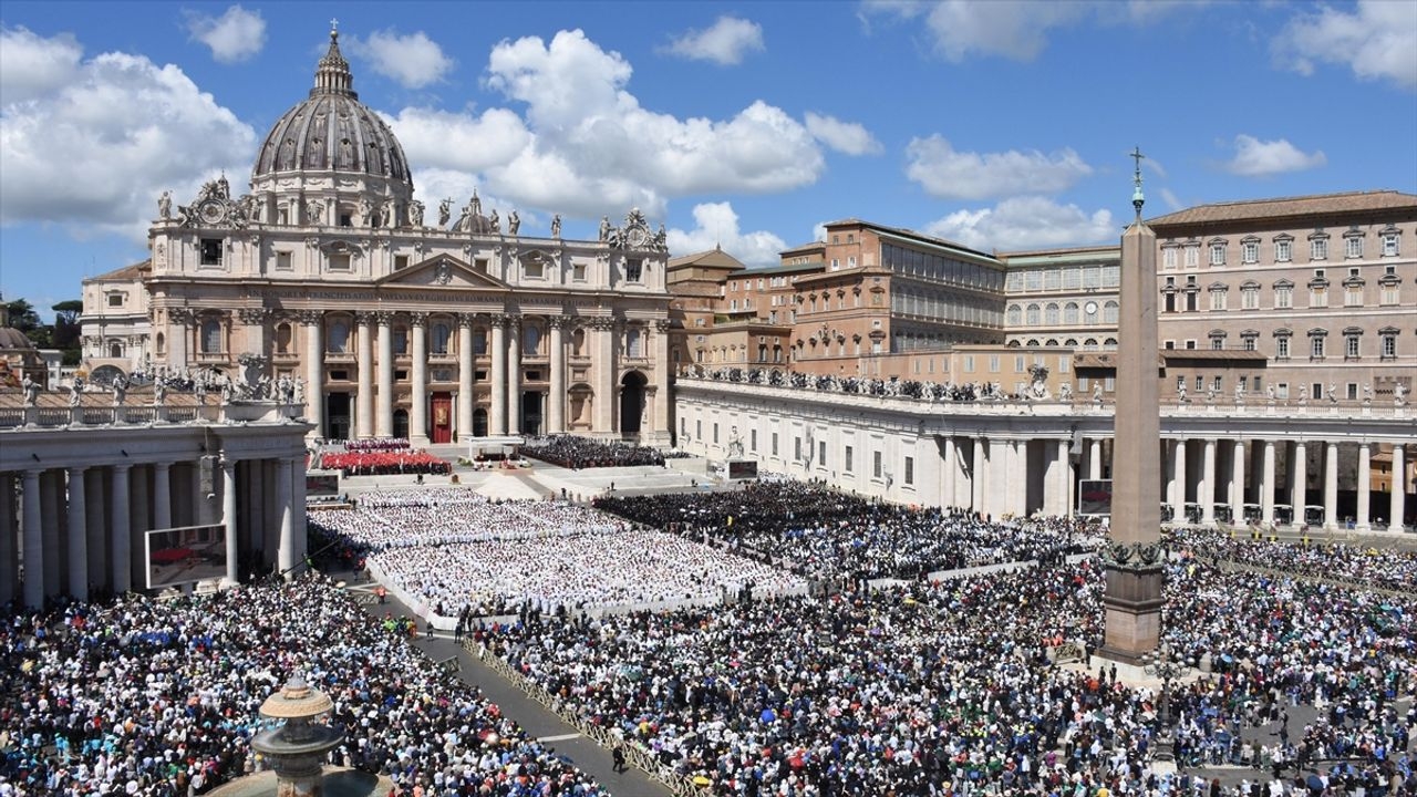 Foto - Tüm dünyanın gözü bu bacadan çıkacak dumanda! Herkes merakla bunu bekliyor
