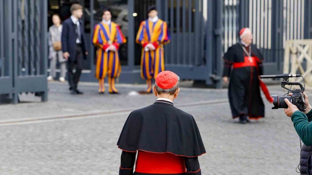 Foto - Tüm dünyanın gözü bu bacadan çıkacak dumanda! Herkes merakla bunu bekliyor