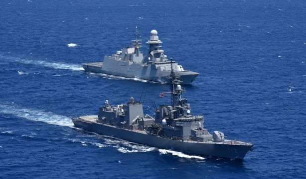 Tüm dünyaya duyurdular: ABD'ye ait 2 savaş gemisini vurduk