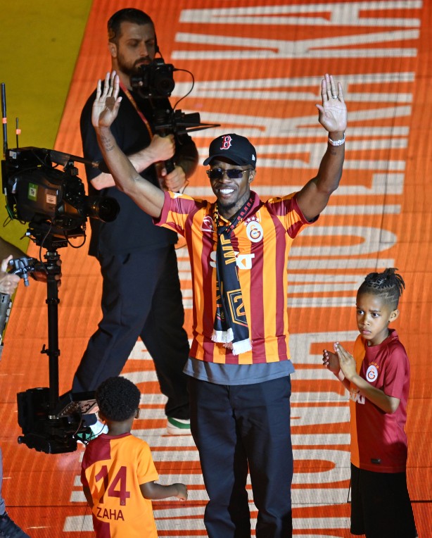 Foto - Tüm dünyaya ilan ettiler: Şampiyonluk gecesi rezalet patladı! Nelsson'un ailesine Kerem Demirbay'ın çocuğuna saldırmışlar!