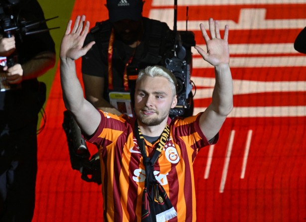 Foto - Tüm dünyaya ilan ettiler: Şampiyonluk gecesi rezalet patladı! Nelsson'un ailesine Kerem Demirbay'ın çocuğuna saldırmışlar!