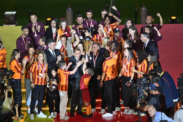 Foto - Tüm dünyaya ilan ettiler: Şampiyonluk gecesi rezalet patladı! Nelsson'un ailesine Kerem Demirbay'ın çocuğuna saldırmışlar!