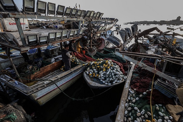 Foto - Tüm engellere rağmen Filistinli balıkçıların av mesaisi