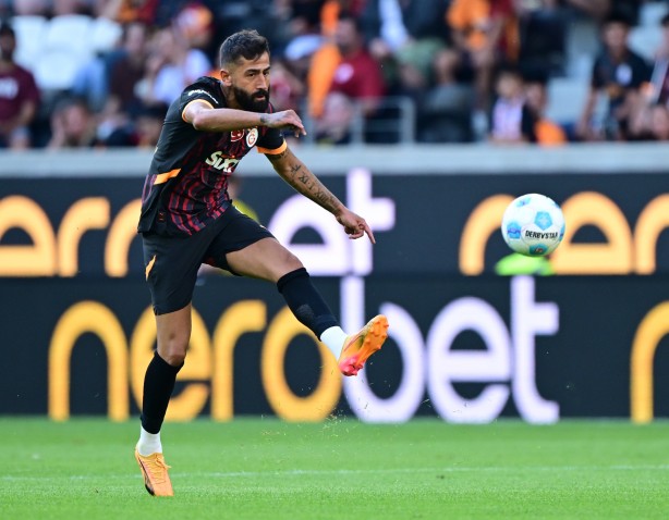 Foto - Tüm Galatasaray nefesini tuttu: Zaha, Ziyech derken Okan Buruk yıldız ismin biletini kesti!