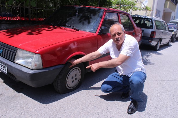 Foto - Tüm mahalle şaşkın! Arabasının yanına gidenler hayatının şokunu yaşadı