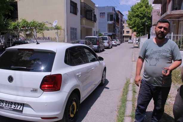 Tüm mahalle şaşkın! Arabasının yanına gidenler hayatının şokunu yaşadı