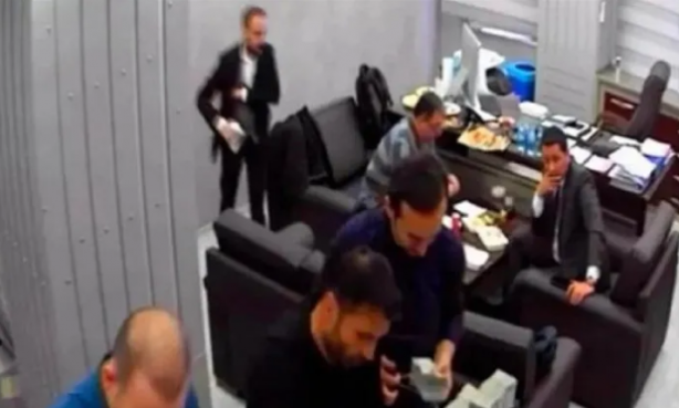 Foto - Tüm oklar onu gösteriyor! Para kule gündemi sarstı