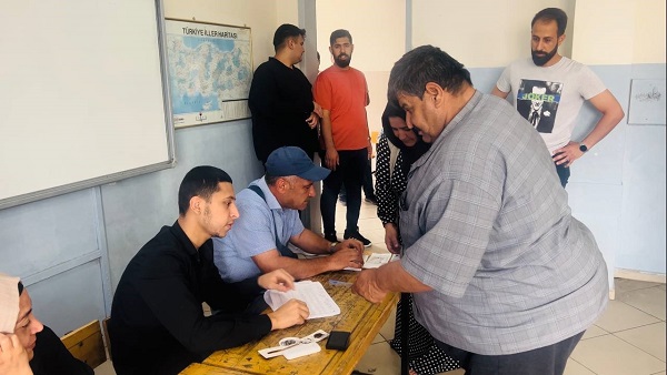 Foto - Tüm sağlık sorunlarına rağmen sandığa gitti