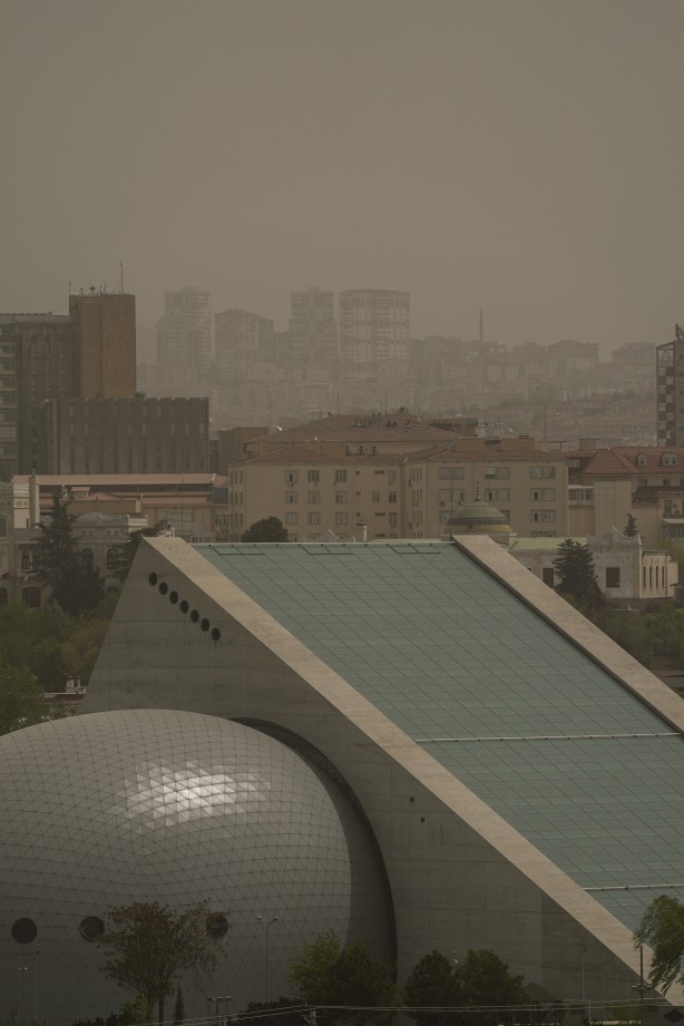 Foto - Tüm şehri toz kapladı! Zorunlu değilse evden çıkmayın, çok tehlikeli!