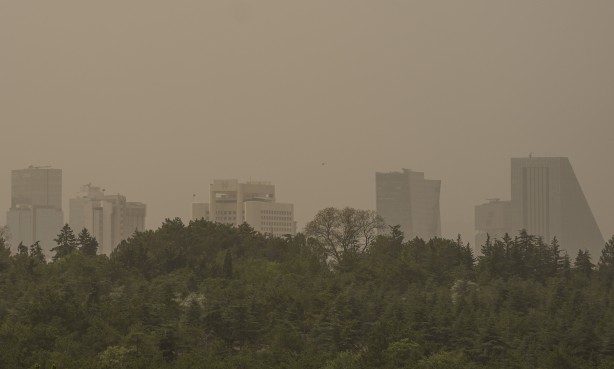 Foto - Tüm şehri toz kapladı! Zorunlu değilse evden çıkmayın, çok tehlikeli!