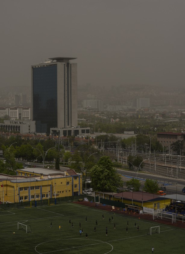 Foto - Tüm şehri toz kapladı! Zorunlu değilse evden çıkmayın, çok tehlikeli!