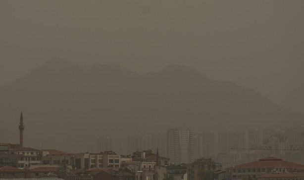 Foto - Tüm şehri toz kapladı! Zorunlu değilse evden çıkmayın, çok tehlikeli!