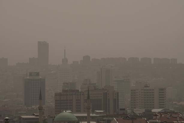 Foto - Tüm şehri toz kapladı! Zorunlu değilse evden çıkmayın, çok tehlikeli!