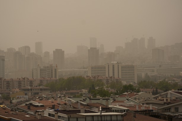 Foto - Tüm şehri toz kapladı! Zorunlu değilse evden çıkmayın, çok tehlikeli!