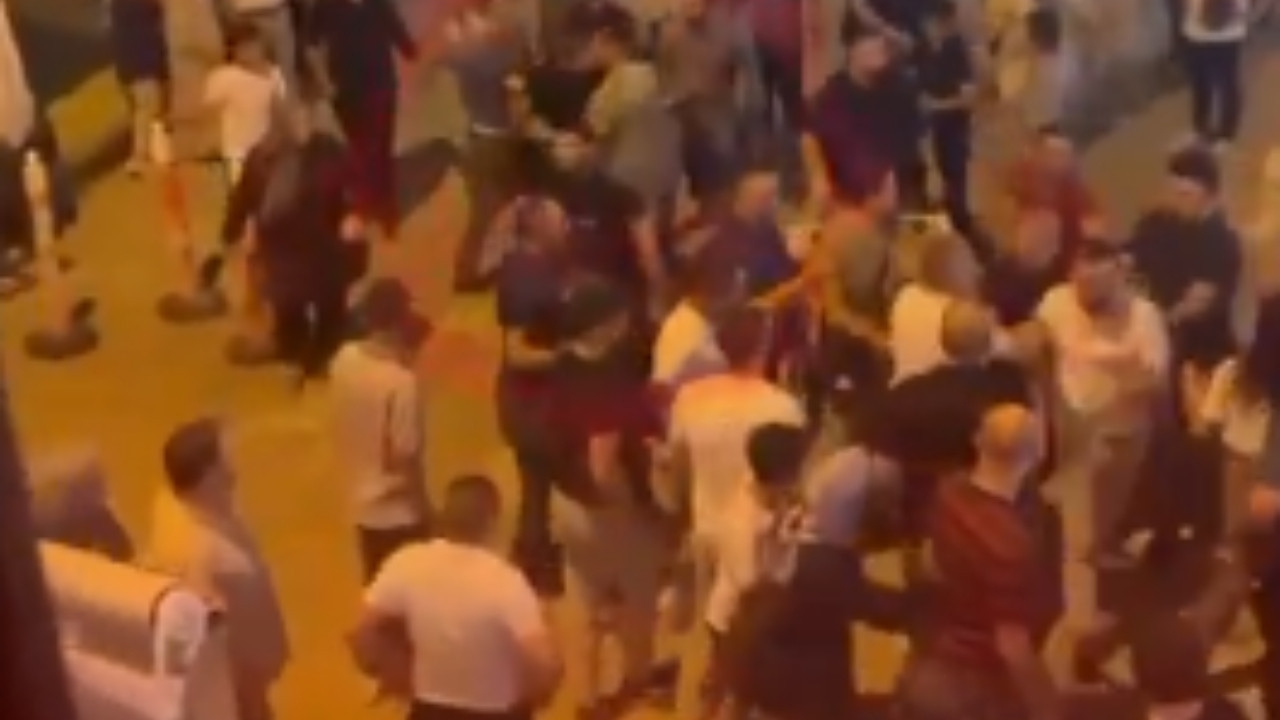 Tüm Türkiye bu olayı konuşuyor! 10 kişi, bir polisi çocuklarının gözü önünde darp etti, "hakim" detayı şaşkına çevirdi