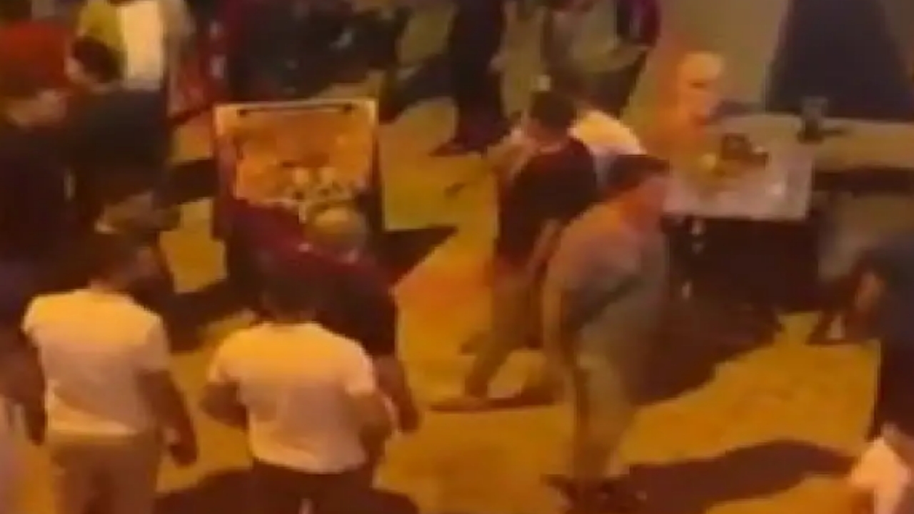 Foto - Tüm Türkiye bu olayı konuşuyor! 10 kişi, bir polisi çocuklarının gözü önünde darp etti, "hakim" detayı şaşkına çevirdi