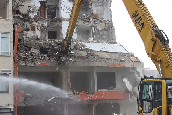 Foto - Tüm Türkiye ders aldı! O ilde riskli binalar yıkılıyor
