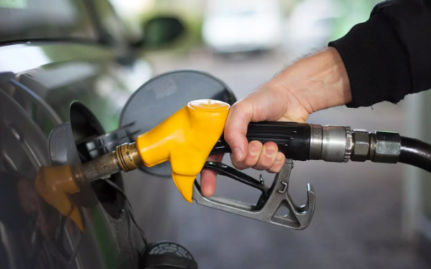 Foto - Tüm Türkiye nefesini tutmuş merakla bekliyordu! Akaryakıt fiyatlarına 9 lira zam açıklaması geldi