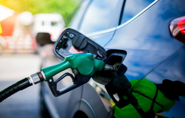 Foto - Tüm Türkiye nefesini tutmuş merakla bekliyordu! Akaryakıt fiyatlarına 9 lira zam açıklaması geldi