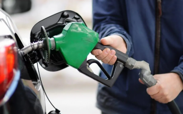 Tüm Türkiye nefesini tutmuş merakla bekliyordu! Akaryakıt fiyatlarına 9 lira zam açıklaması geldi
