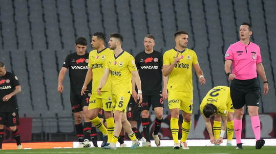 Tüm Türkiye'ye duyurdular: Merakla bekleniyordu: Hakem paniği böyle oldu işte…