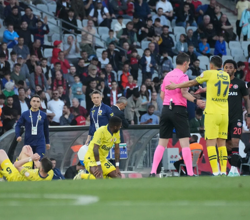 Foto - Tüm Türkiye'ye duyurdular: Merakla bekleniyordu: Hakem paniği böyle oldu işte…