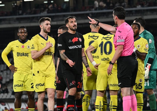 Foto - Tüm Türkiye'ye duyurdular: Merakla bekleniyordu: Hakem paniği böyle oldu işte…