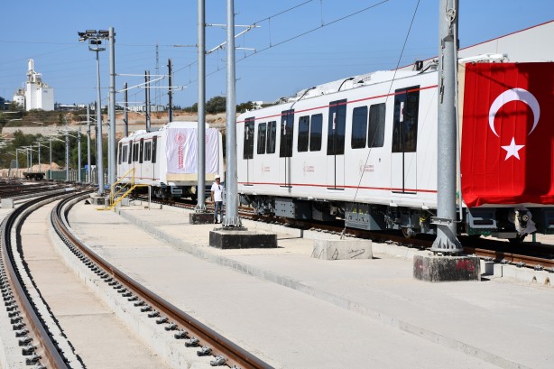 Foto - Tüm dünyayı titretecek metro geliyor: Hem yerli hem milli... Ortalık yangın yerine dönecek: Raylara indirildi...