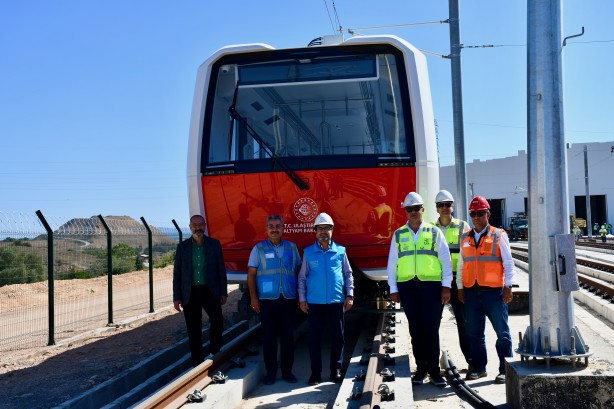 Foto - Tüm dünyayı titretecek metro geliyor: Hem yerli hem milli... Ortalık yangın yerine dönecek: Raylara indirildi...