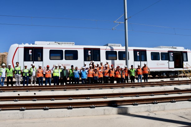 Foto - Tüm dünyayı titretecek metro geliyor: Hem yerli hem milli... Ortalık yangın yerine dönecek: Raylara indirildi...