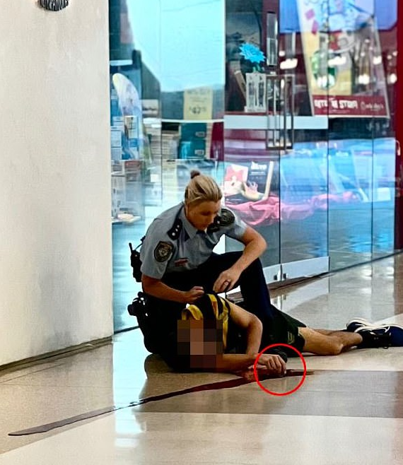 Foto - Tüm ülke şokta! AVM'de bıçaklı saldırı: Çok sayıda ölü ve yaralı var