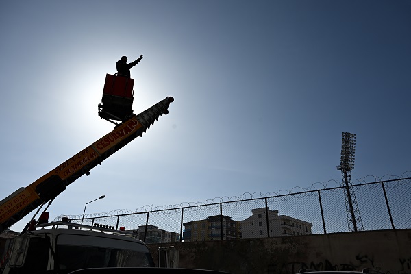 Tüm yasaklara rağmen maçı böyle izledi! Hak mahrumiyeti olan başkandan ilginç çözüm