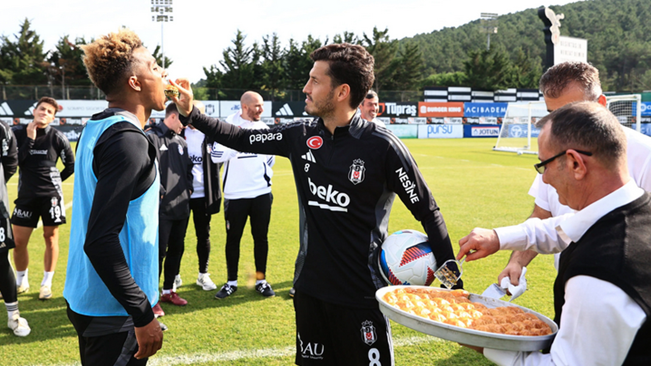 Foto - Tüm yöneticilerle oraya gitti ve tatlı tatlı konuştular! Çıkarmayı yaptılar ve Paşa maçı öncesi alarm verildi…