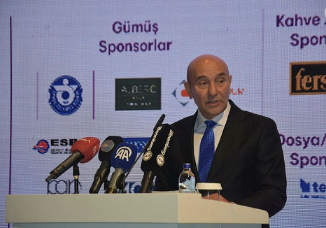 Foto - Tunç Soyer'in palmiye fiyaskosu… Keserek korudular!