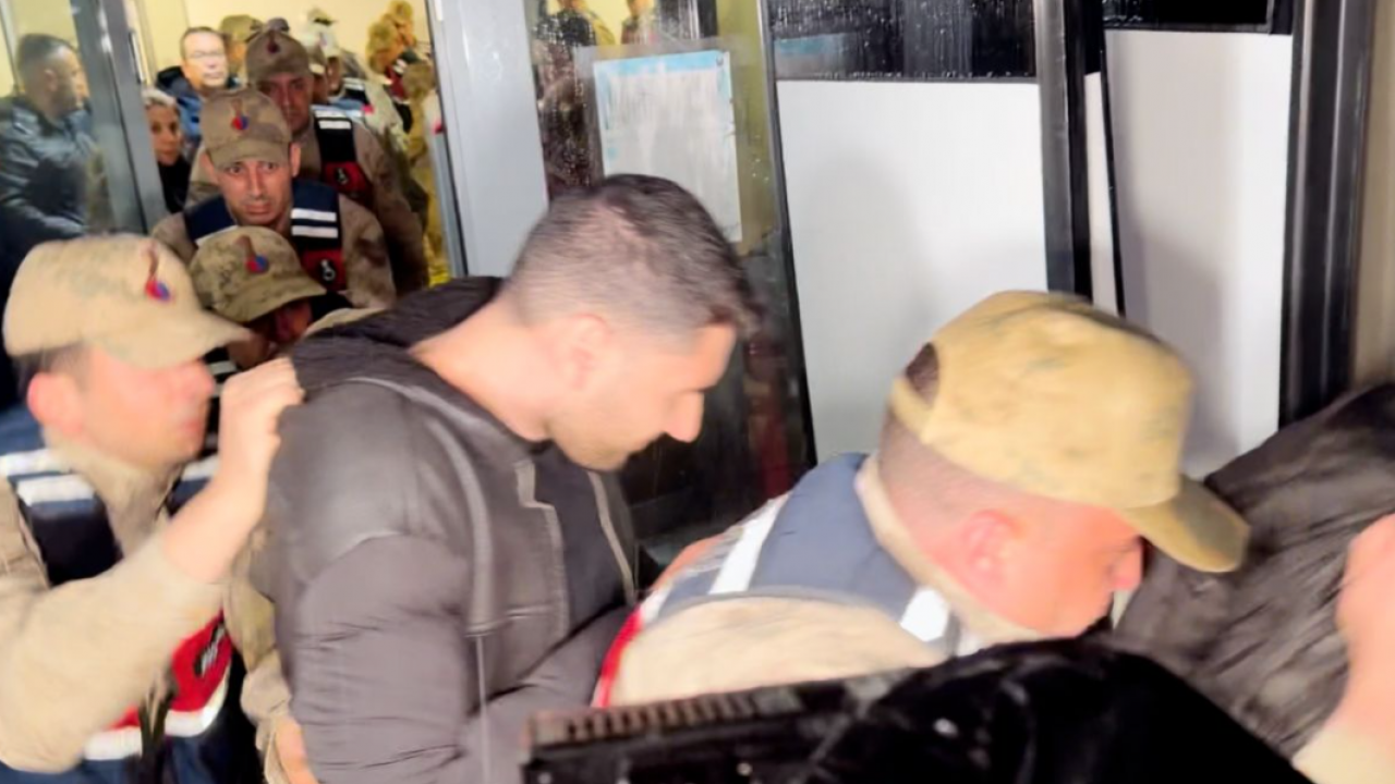 Tuncay Sonel’in oğlu ‘Silahım yok’ diyordu! Hem kamuflajlı hem silahlı fotoğrafı ortaya çıktı