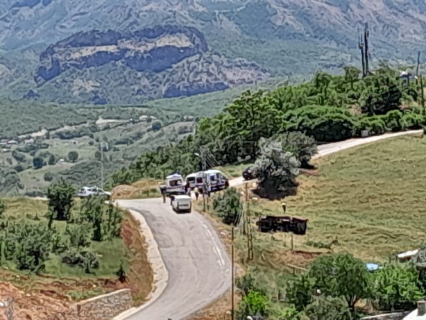 Foto - Tunceli Belediyesi aracı şarampole yuvarlandı: 3 yaralı