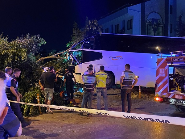 Foto - Tur otobüsünün sürücüsü feci şekilde can verdi