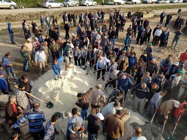 Foto - Türbeye yüzlerce köylü gönüllü oldu