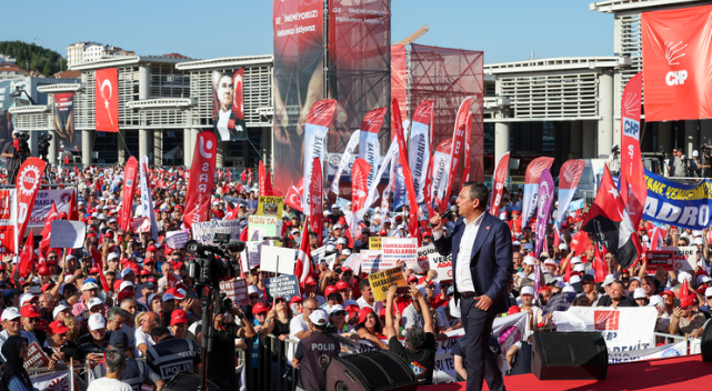 Foto - Turgay Güler’den Özgür Özel’e: Zombi çiftliği mi kurdunuz? Hepsi provaymış, fragmanmış! Sırada korku filmi varmış.
