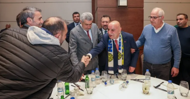 Foto - Turgut Altınok sordu CHP adayı yavaş yavaş terledi… 300 milyar TL bütçe nerede?