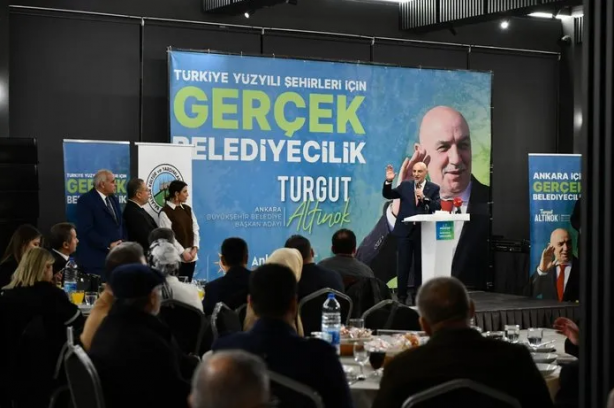 Foto - Turgut Altınok sordu CHP adayı yavaş yavaş terledi… 300 milyar TL bütçe nerede?