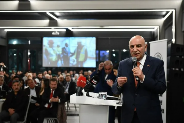 Foto - Turgut Altınok sordu CHP adayı yavaş yavaş terledi… 300 milyar TL bütçe nerede?