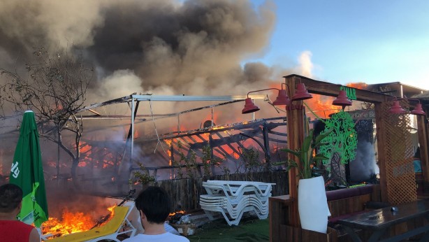 Foto - Turistik otel sabah saatlerinde alevlere teslim oldu