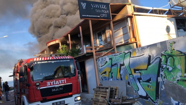 Foto - Turistik otel sabah saatlerinde alevlere teslim oldu