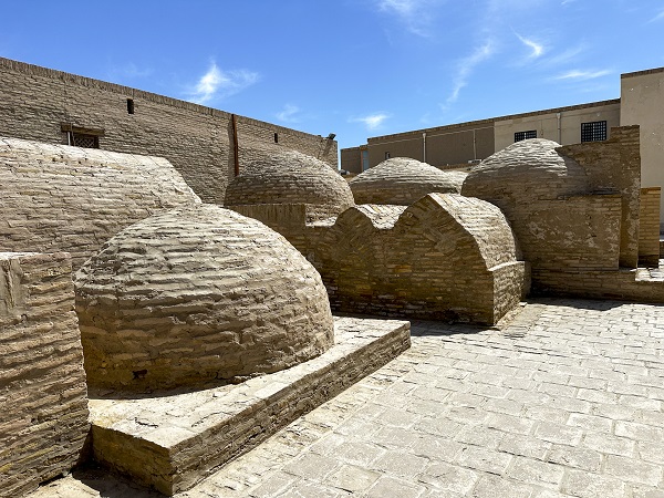 Foto - Turistlerin ilgisini çekiyor! Bu ülkede ölenler yüzyıllardır toprağın altına değil üstüne defnediliyor
